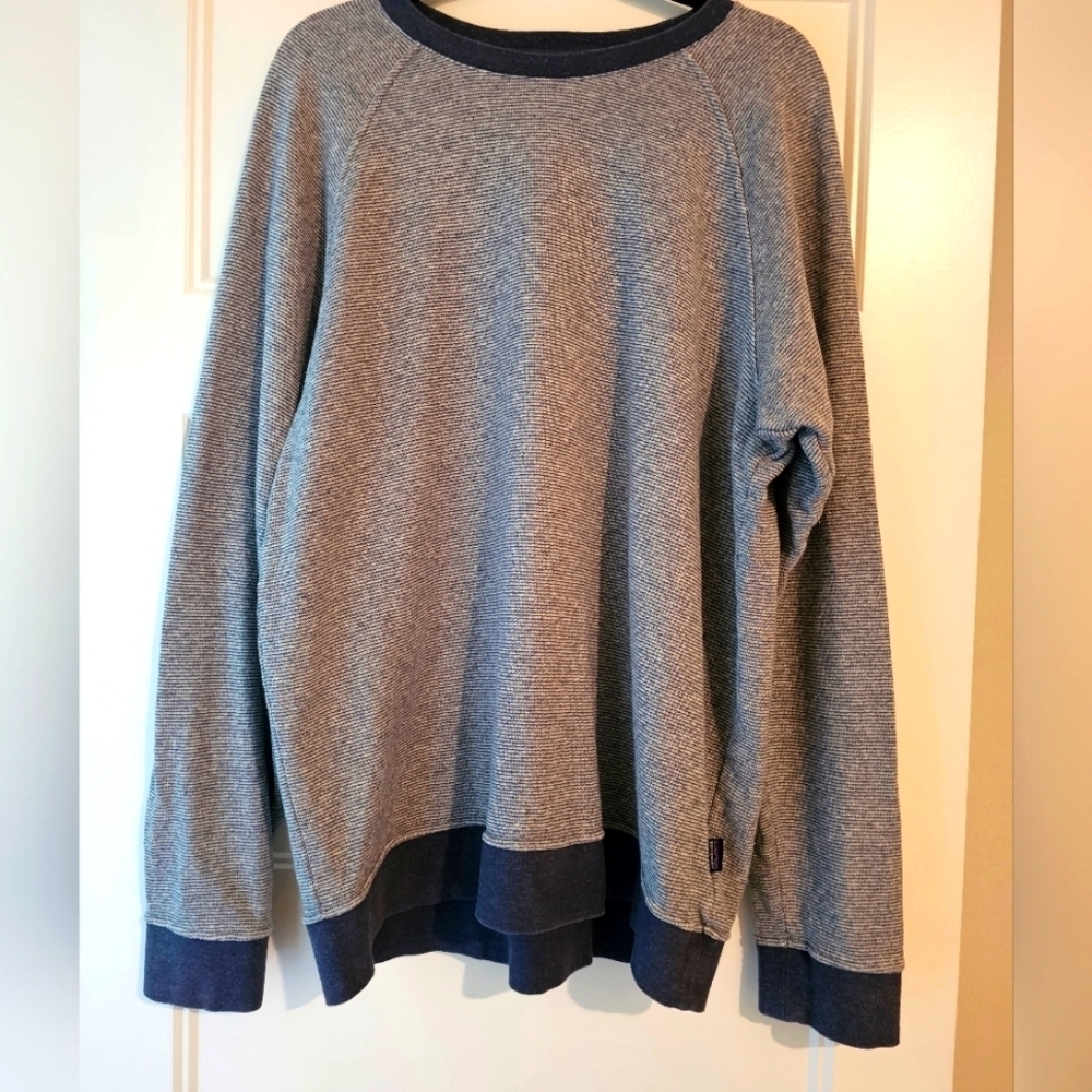 Patagonia Men's Long Sleeve Bue and White Striped Crewneck Sweatshirt sz lg - Picture 1 of 5